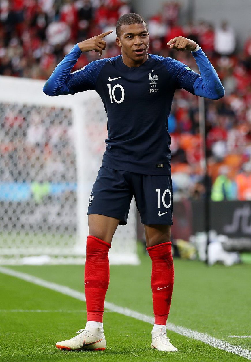 英超豪门对决即将上演（英超豪强巅峰对决在即）