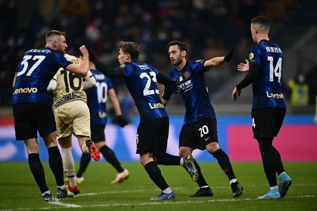 意媒：国米将贝尔纳韦视为未来中场引援人选，已派球探考察（意媒称国米将贝尔纳韦列为未来中场目标，已派球探现场考察）