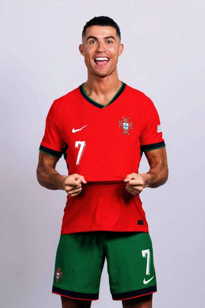 中超历年冠军回顾：深圳健力宝夺元年冠军，海港完成三连冠（回望中超历届冠军：深圳健力宝问鼎元年，海港成就三连冠）