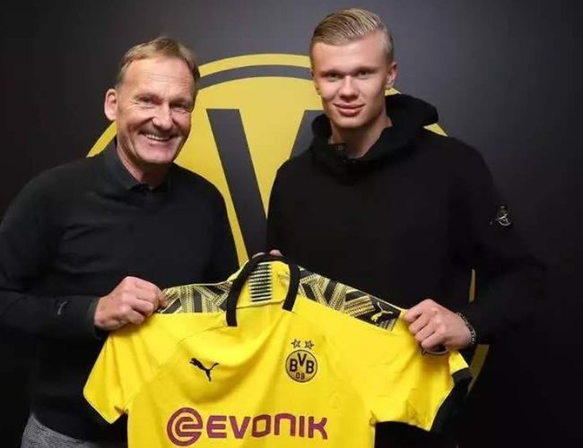 赫内斯：巴萨的债务超过13亿欧元，但在西甲却相安无事（赫内斯：巴萨负债逾13亿欧元，西甲征战却未受影响）