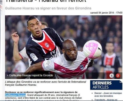 暖心，赫伊森和居莱尔赛前列队时把外套脱给球童以抵御寒冷（暖心一幕：赫伊森与居莱尔赛前将外套递给球童御寒）