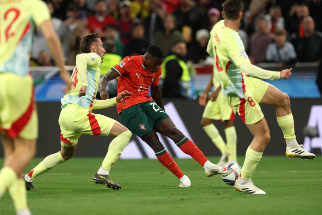 将他余生绑在滔搏！TES官方：与队内中单Creme续约（TES官宣：与中单Creme续约，未来继续为滔搏效力）