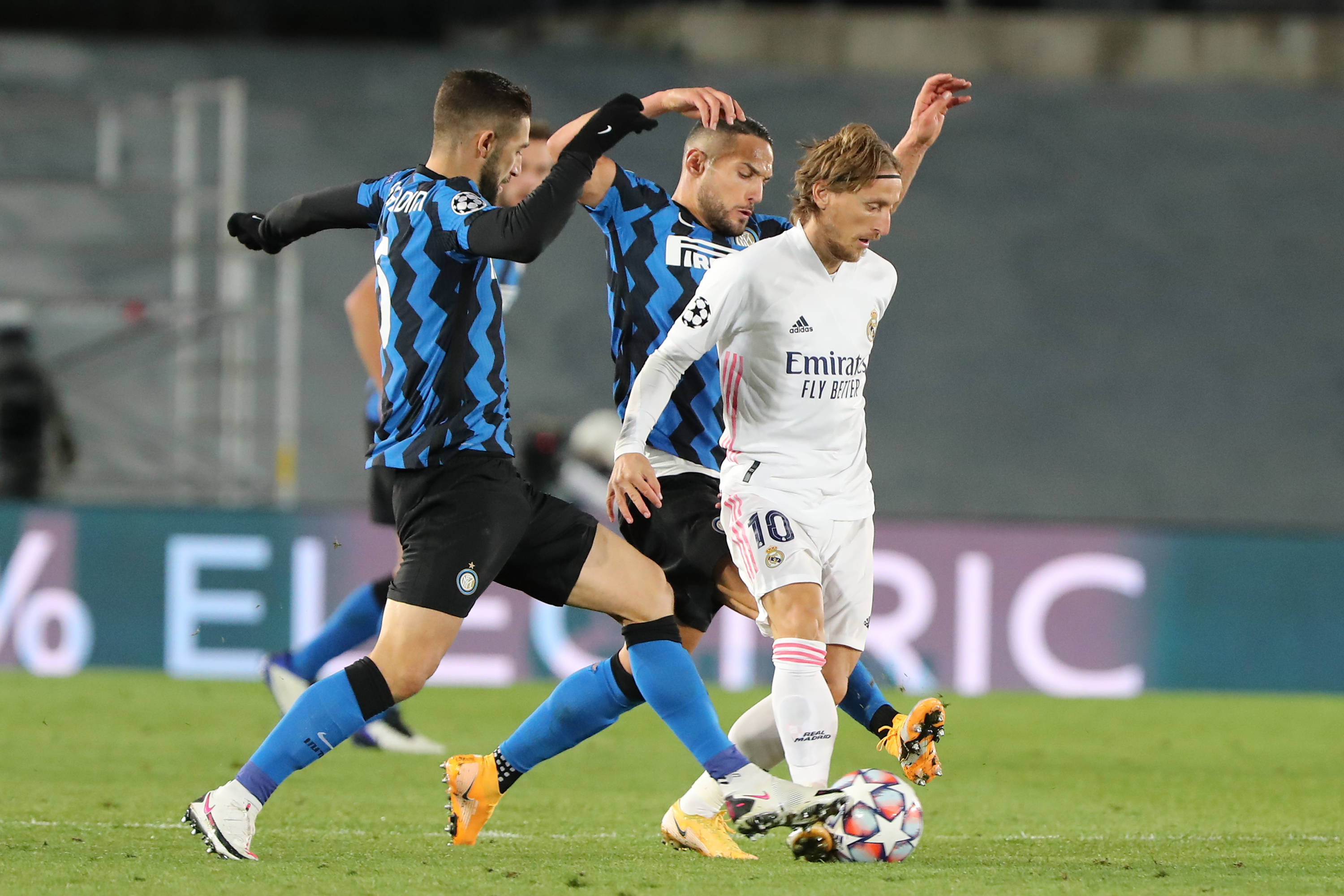 全市场：利物浦球迷一直在唱斯洛特之歌，用行动支持主教练（全市场：利物浦球迷以歌声力挺主帅斯洛特）