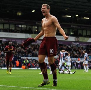 记者：西海岸外援戴维森回巴西接受鼻梁手术，无缘中超末轮（记者：西海岸外援戴维森返巴西做鼻梁手术，将缺席中超收官战）