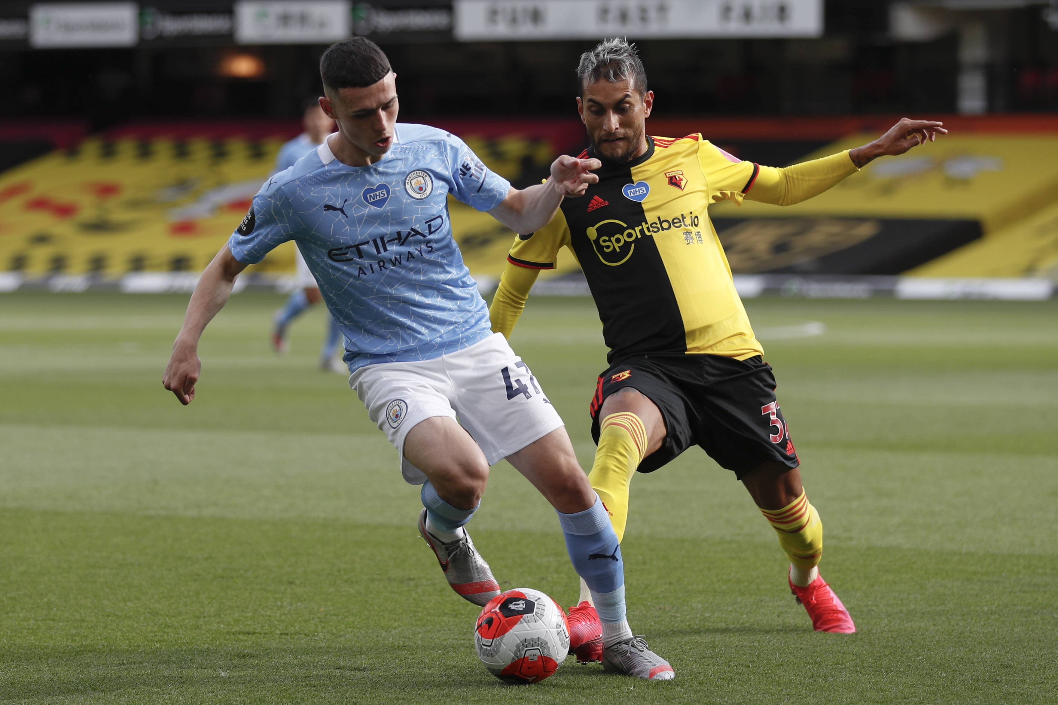 感受下塞尔维亚的篮球氛围！这阵势比足球场都炸裂！（走进塞尔维亚篮球现场：氛围炸裂，热度超越足球！）