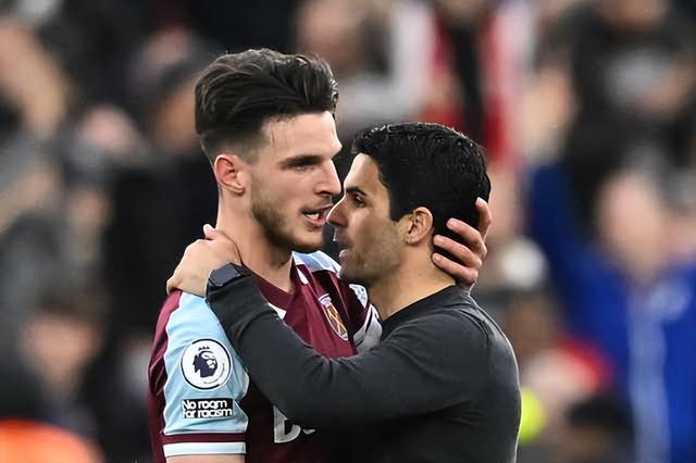 哈兰德本赛季俱乐部+国家队已打进34球，追平C罗13-14赛季纪录（哈兰德本季俱乐部与国家队合计34球，追平C罗2013-14赛季纪录）