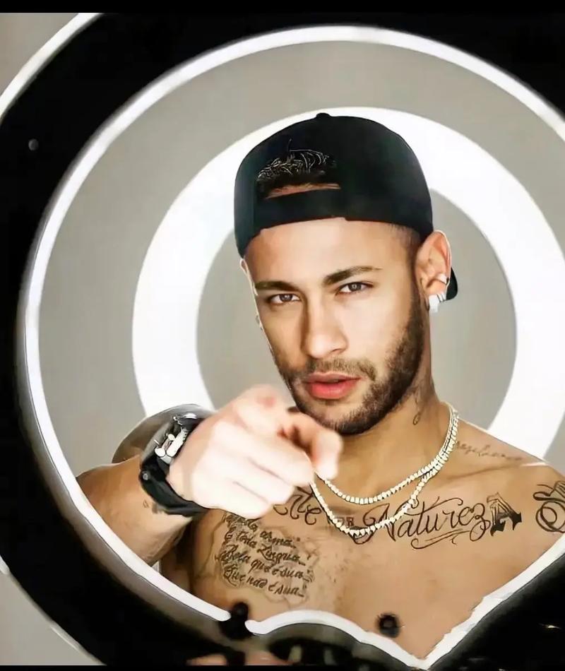 西尔维蒂：每天能够和梅西一起训练、踢球是一种荣幸（西尔维蒂：每日能与梅西同训同踢，深感荣幸）