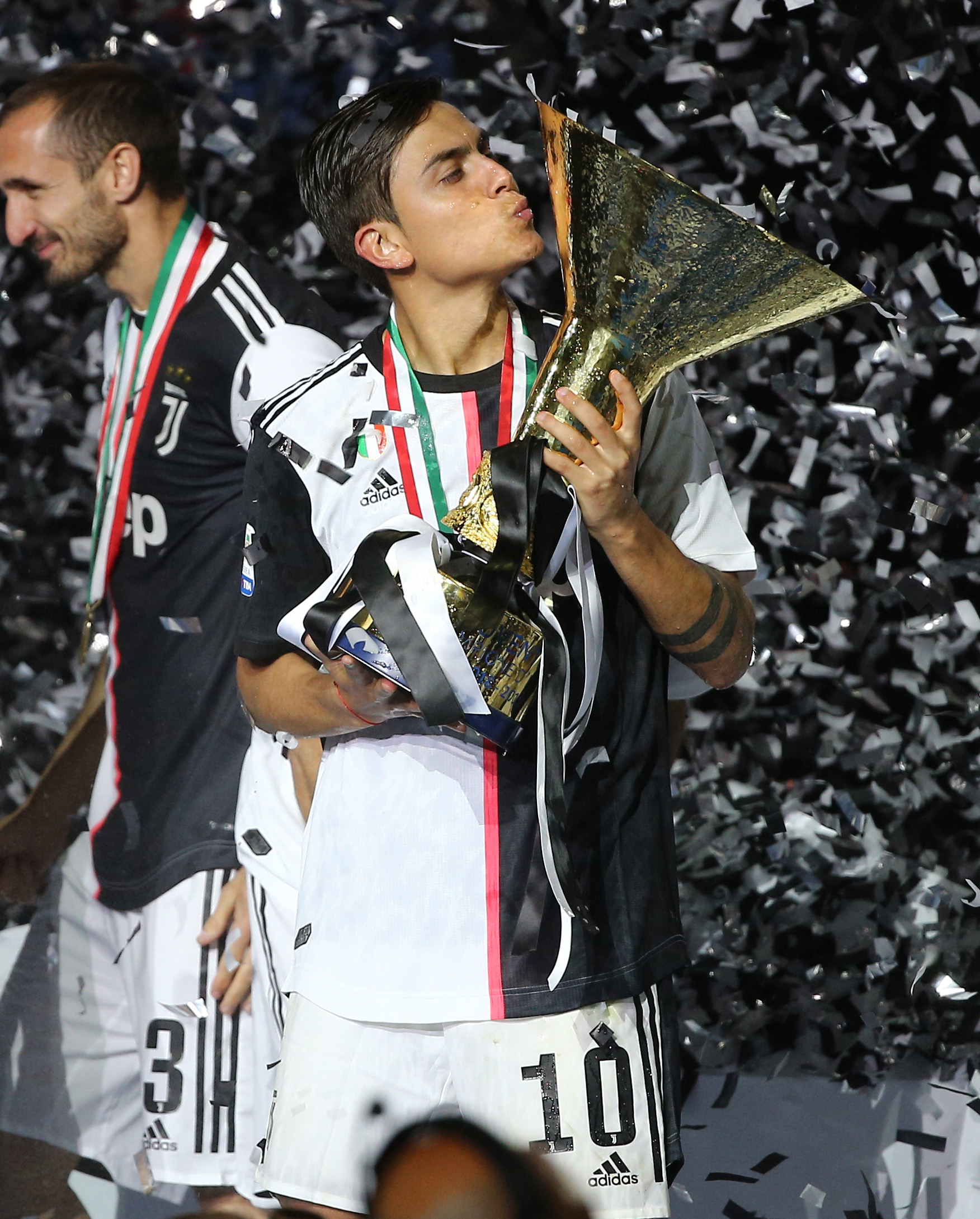 强势爆发！戈贝尔13中11轰24分14板（统治内线！戈贝尔13投11中砍下24分14篮板）