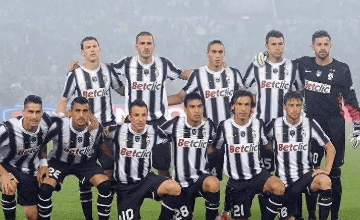 回馈家乡父老，河南队杨意林为后林村80岁以上老人发放礼品（河南队杨意林回乡送暖：向后林村80岁以上老人发放礼品）