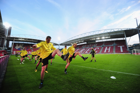 美媒：海兰德遭遇右膝挫伤，本场比赛将不会回归（美媒：海兰德右膝挫伤，提前退场本场不再出战）