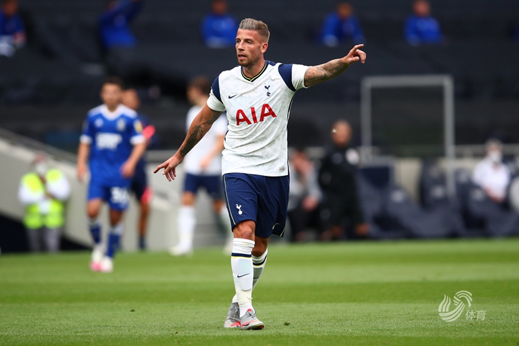 意媒：黄潜考虑买断那不勒斯租将拉法-马林，皇马握有回购权（意媒：黄潜欲买断那不勒斯租借的拉法-马林，皇马保留回购权）