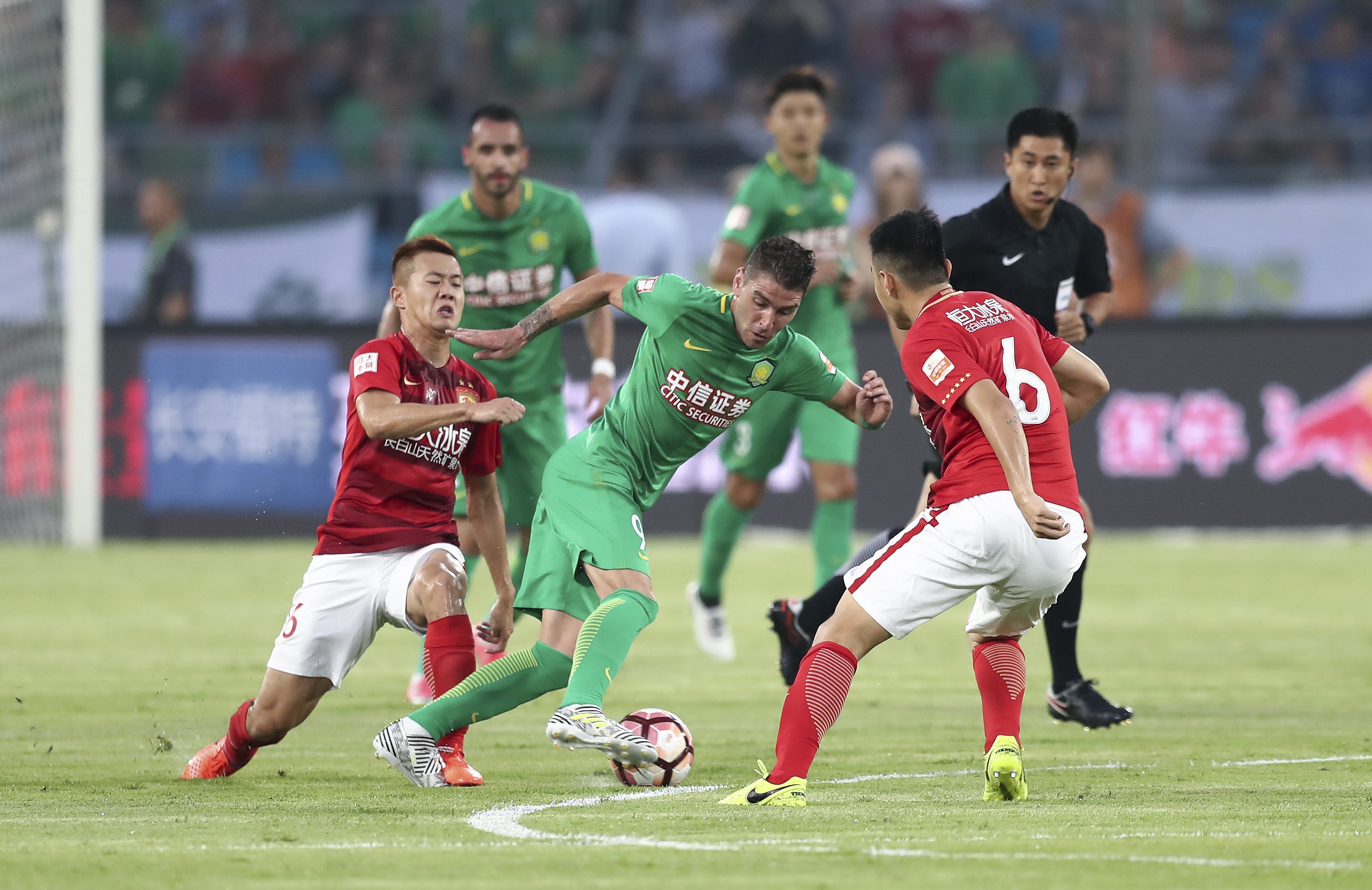 中超新政放宽引援限制，多队准备大手笔（中超新规松绑引援限制，多队酝酿重金投入）