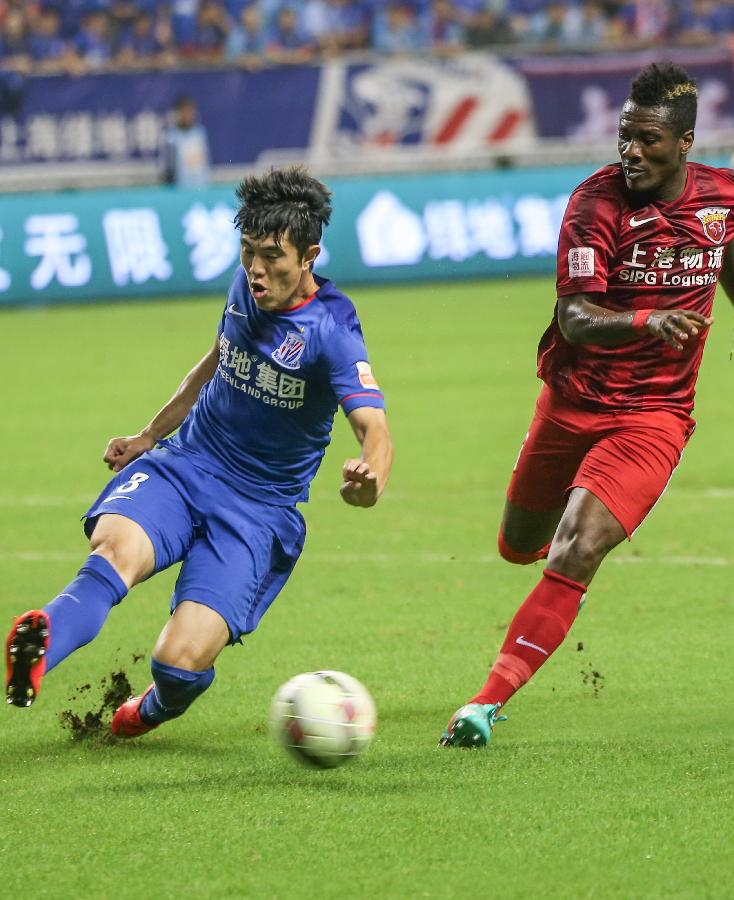 达成尤文生涯200场里程碑，洛卡特利获赠纪念球衣（洛卡特利迎尤文生涯第200场，获赠纪念球衣）